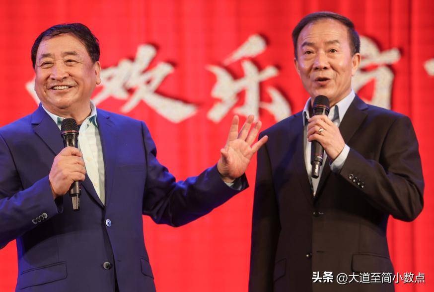 日子聚会搂抱美女举止亲密桌上茅台抢镜不朽情缘游戏手机版74岁姜昆现身小(图8)